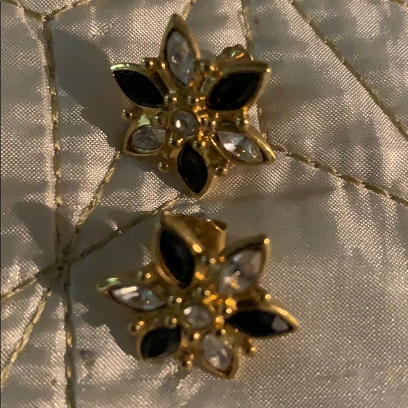 👀👀6 prs of vintage Avon earrings -pierced ears - Picture 3 of 5